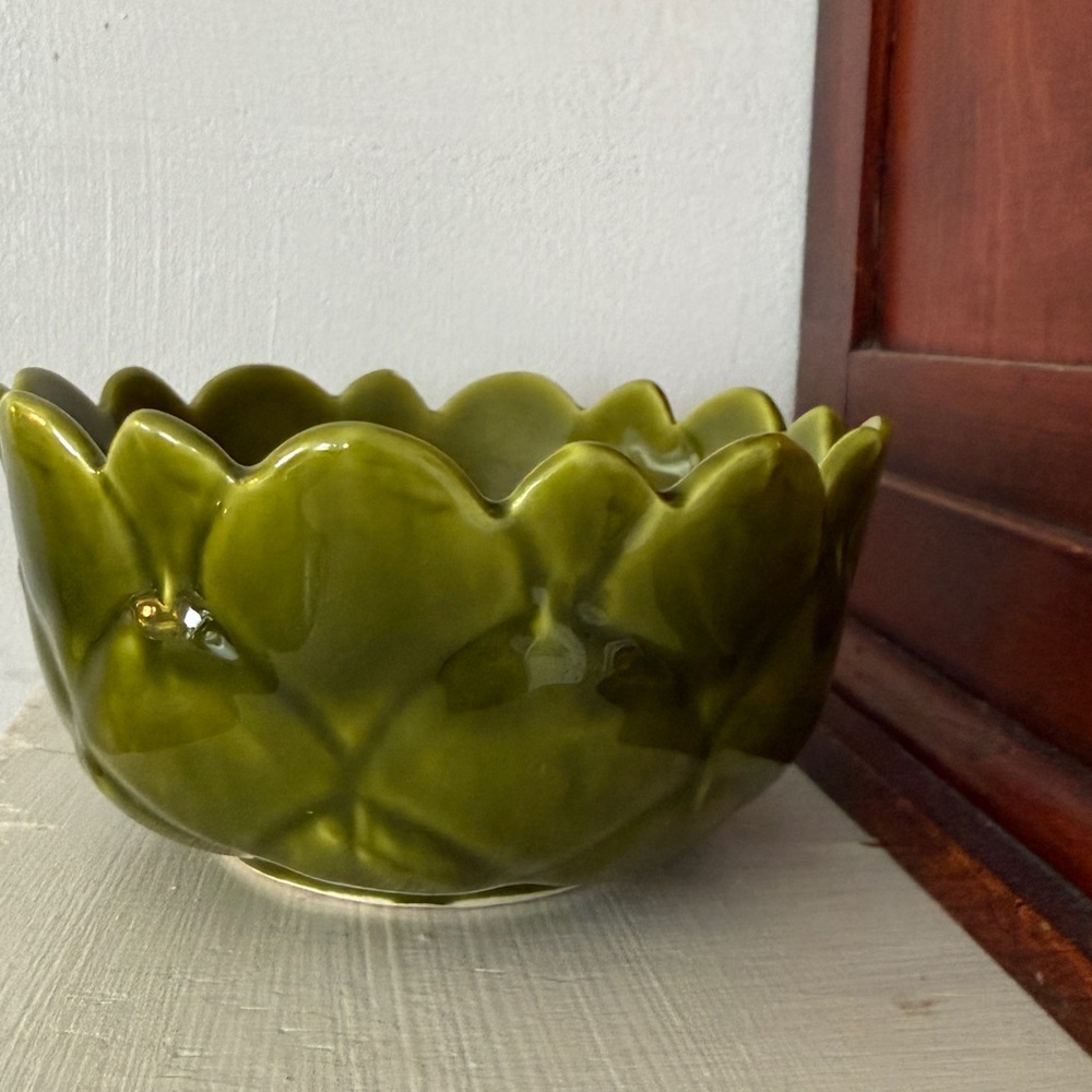 Majolica Bowl green leaves made in Italy